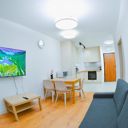 Elegant Two-Room Apartment, Sleeps 4, Near Turon Arena, With Balcony Cracóvia Exterior foto