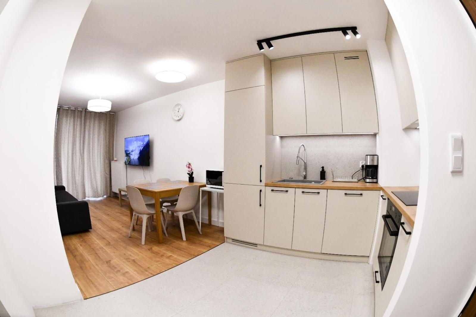 Elegant Two-Room Apartment, Sleeps 4, Near Turon Arena, With Balcony Cracóvia Exterior foto