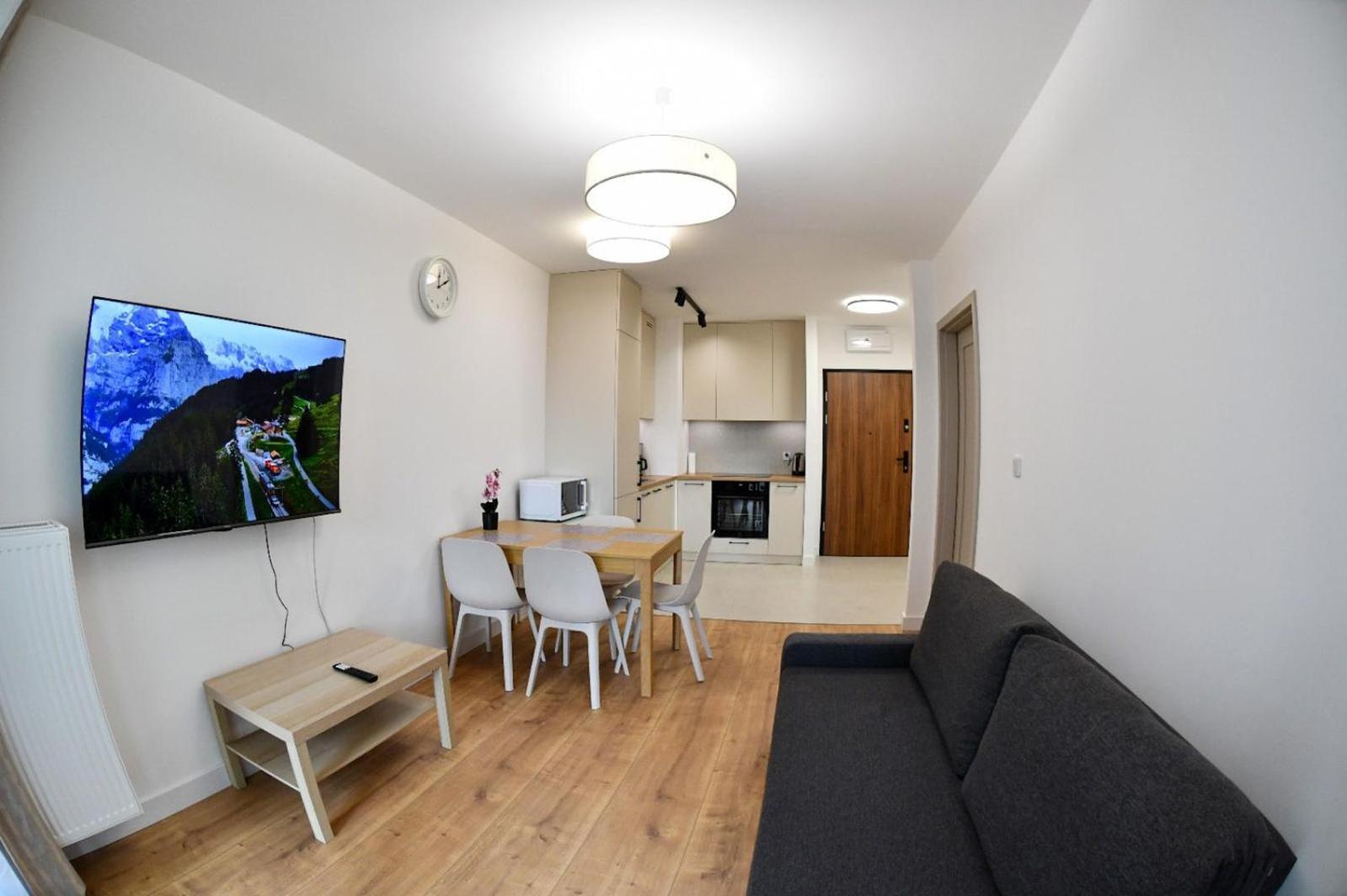 Elegant Two-Room Apartment, Sleeps 4, Near Turon Arena, With Balcony Cracóvia Exterior foto