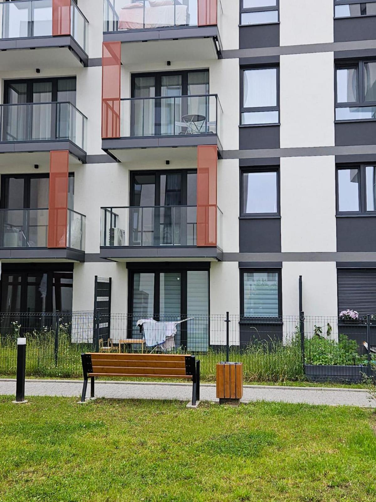 Elegant Two-Room Apartment, Sleeps 4, Near Turon Arena, With Balcony Cracóvia Exterior foto