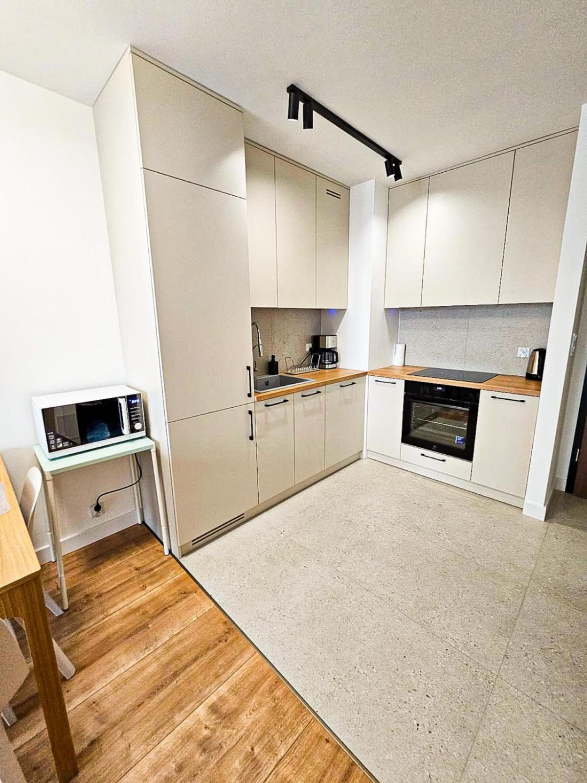 Elegant Two-Room Apartment, Sleeps 4, Near Turon Arena, With Balcony Cracóvia Exterior foto